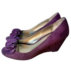 DEXTER Purple Faux Suede Leather Wedge Heels Bow Pee Toe Size 8
